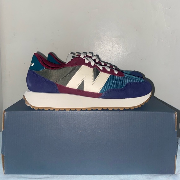 New Balance - Picture 2 of 5
